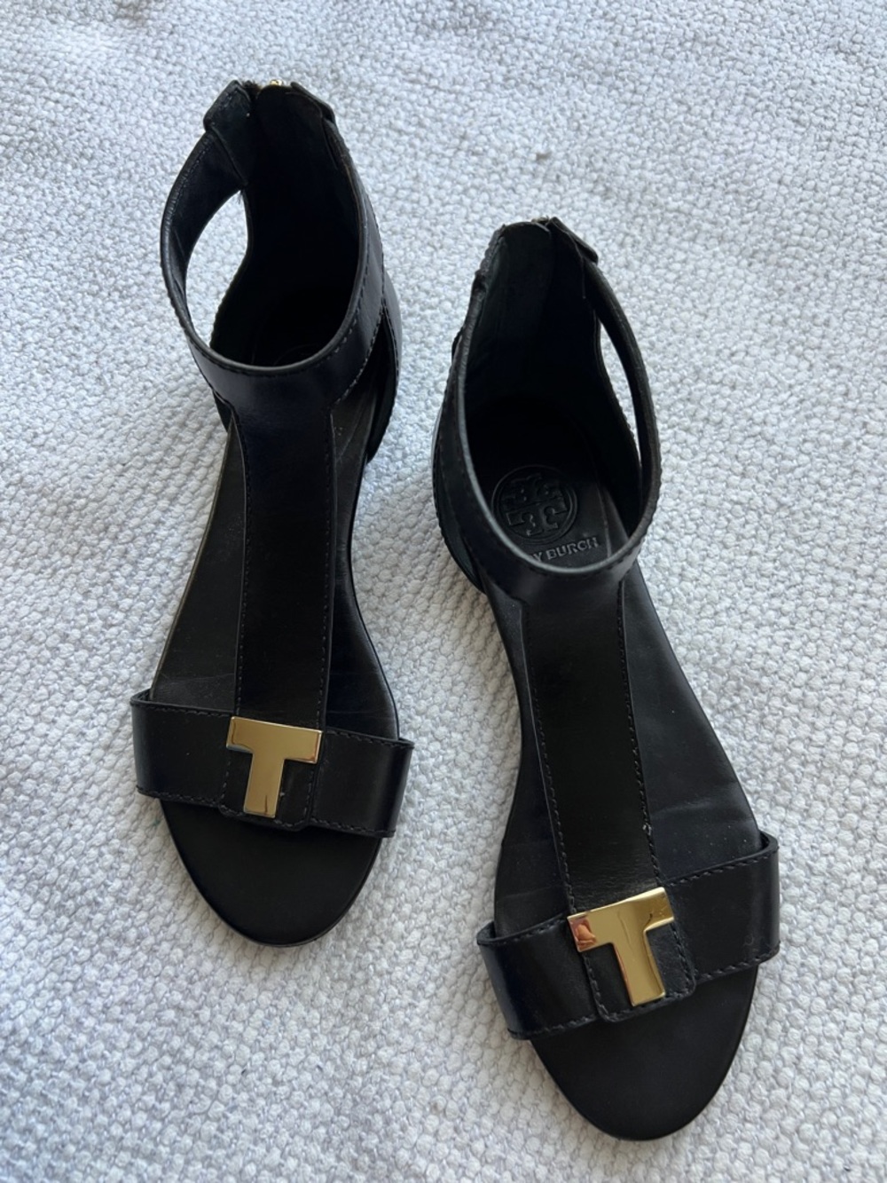 Tory Burch Black Leather T-Strap Sandals with Gold Logo Size 7-B